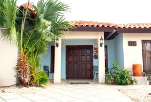 Wayaca house in Aruba Near Oranjestad-Palm Beach and the Airport